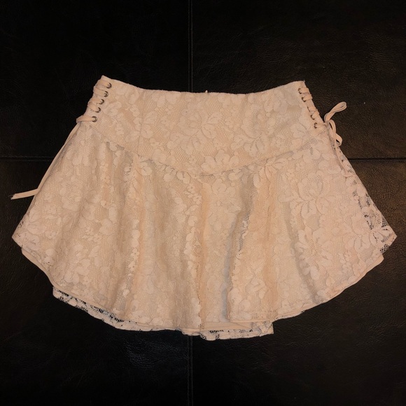 Cream Lace Mini Skirt - Picture 6 of 7